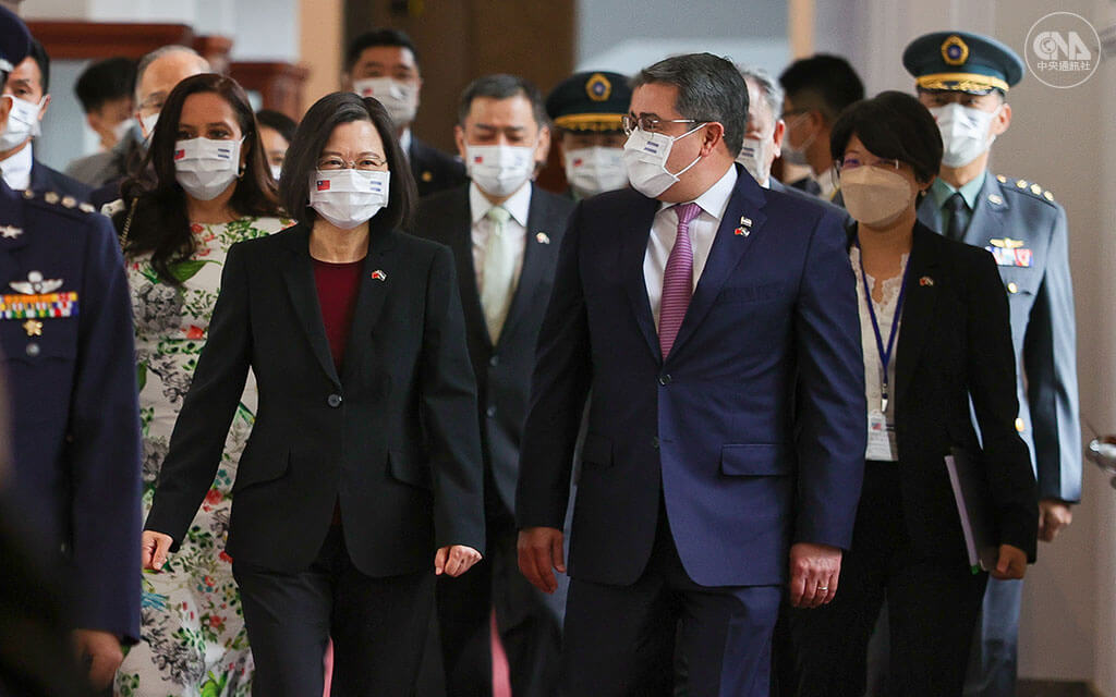 中華民國和宏都拉斯共和國建交80週年，宏都拉斯總統葉南德茲（前右）訪台。