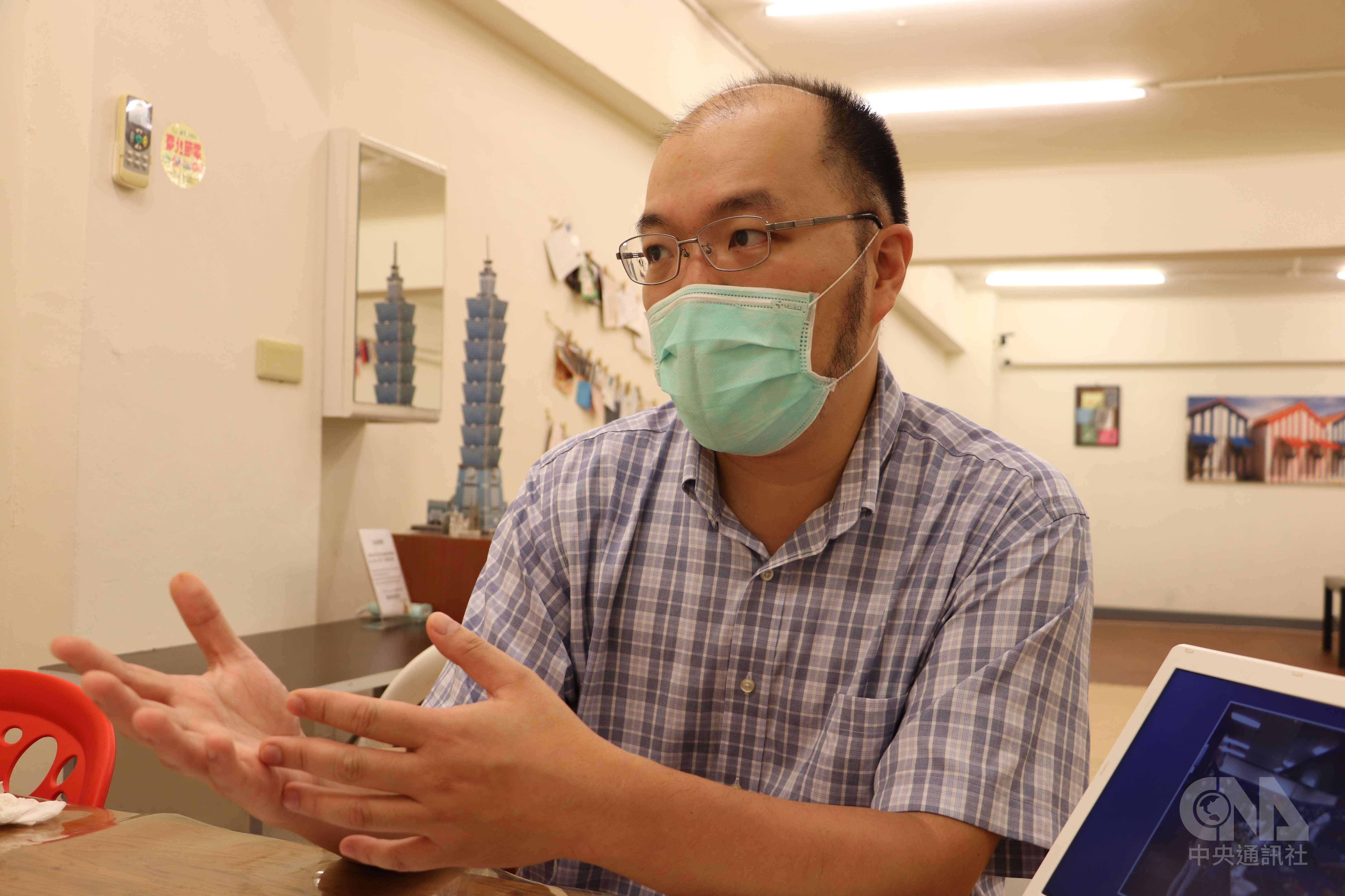 十幾年前，郭懿昌彙整好幾部旅宿相關法規，和建築師、地方政府逐條討論，還親自監工、拉管線，耗時2年多才取得旅館營業執照。中央社記者簡毅慧攝　111年9月2日