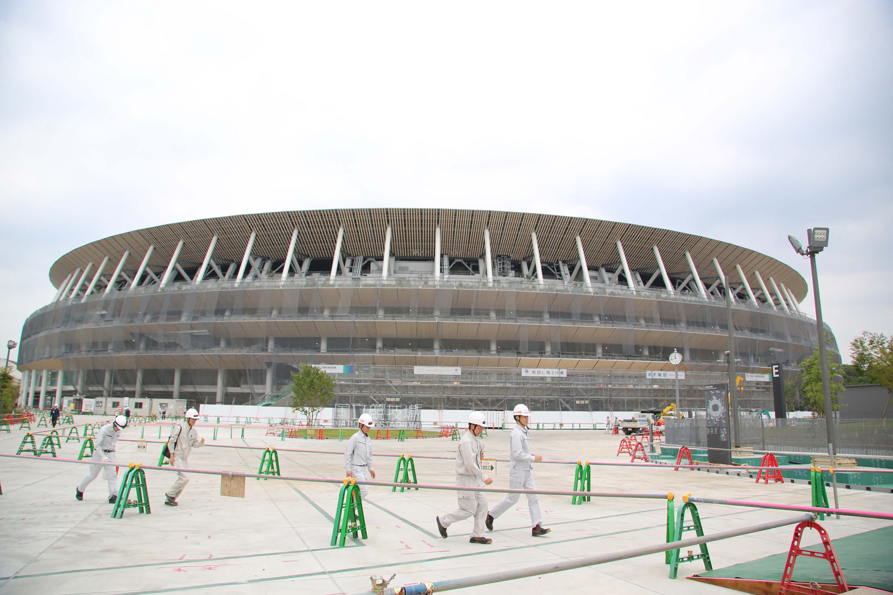 東奧主場館新國立競技場的設計改用日本自然派大師隈研吾的作品，大量使用木材造頂。（中央社檔案照片）